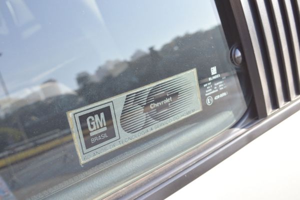 O Monza S/R foi lançado no ano em que a General Motors completava 60 anos de atuação no Brasil